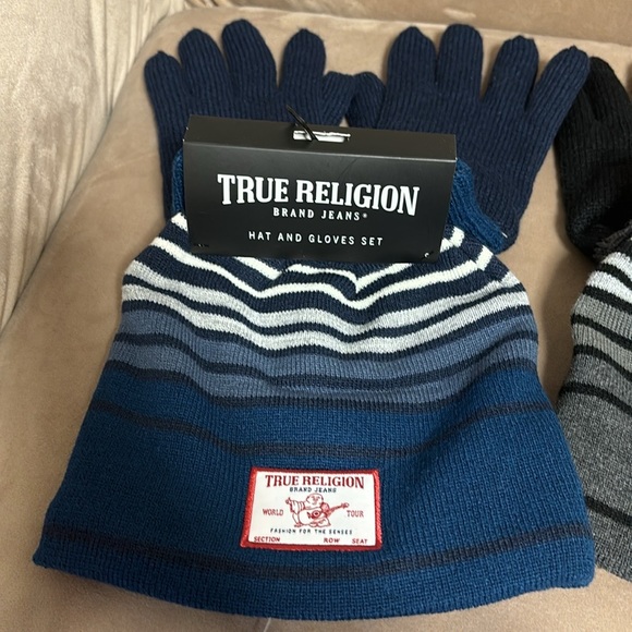 Bundle True religion -Two  hats & Two gloves - Picture 3 of 14